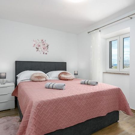 Apartment Ivana Малинска Екстериор снимка