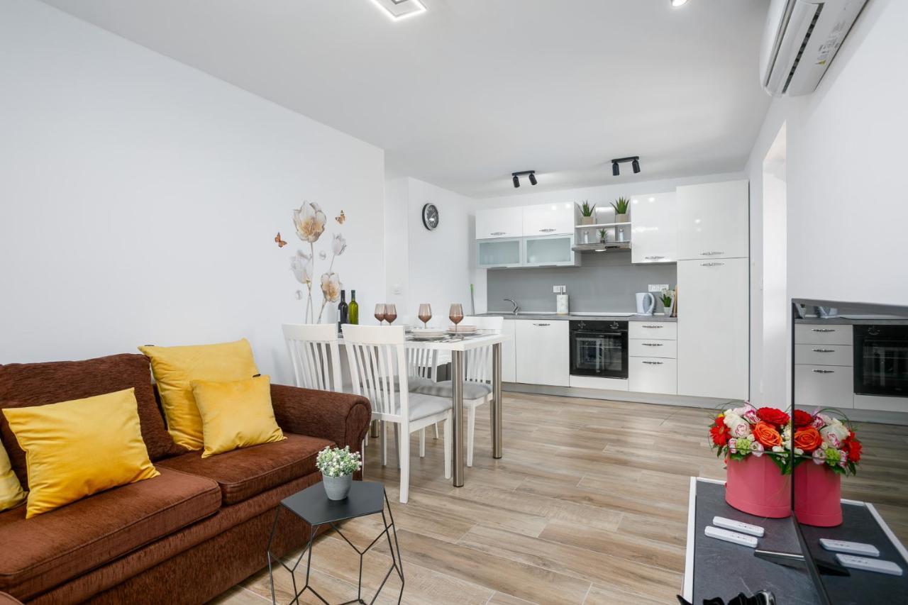 Apartment Ivana Малинска Екстериор снимка