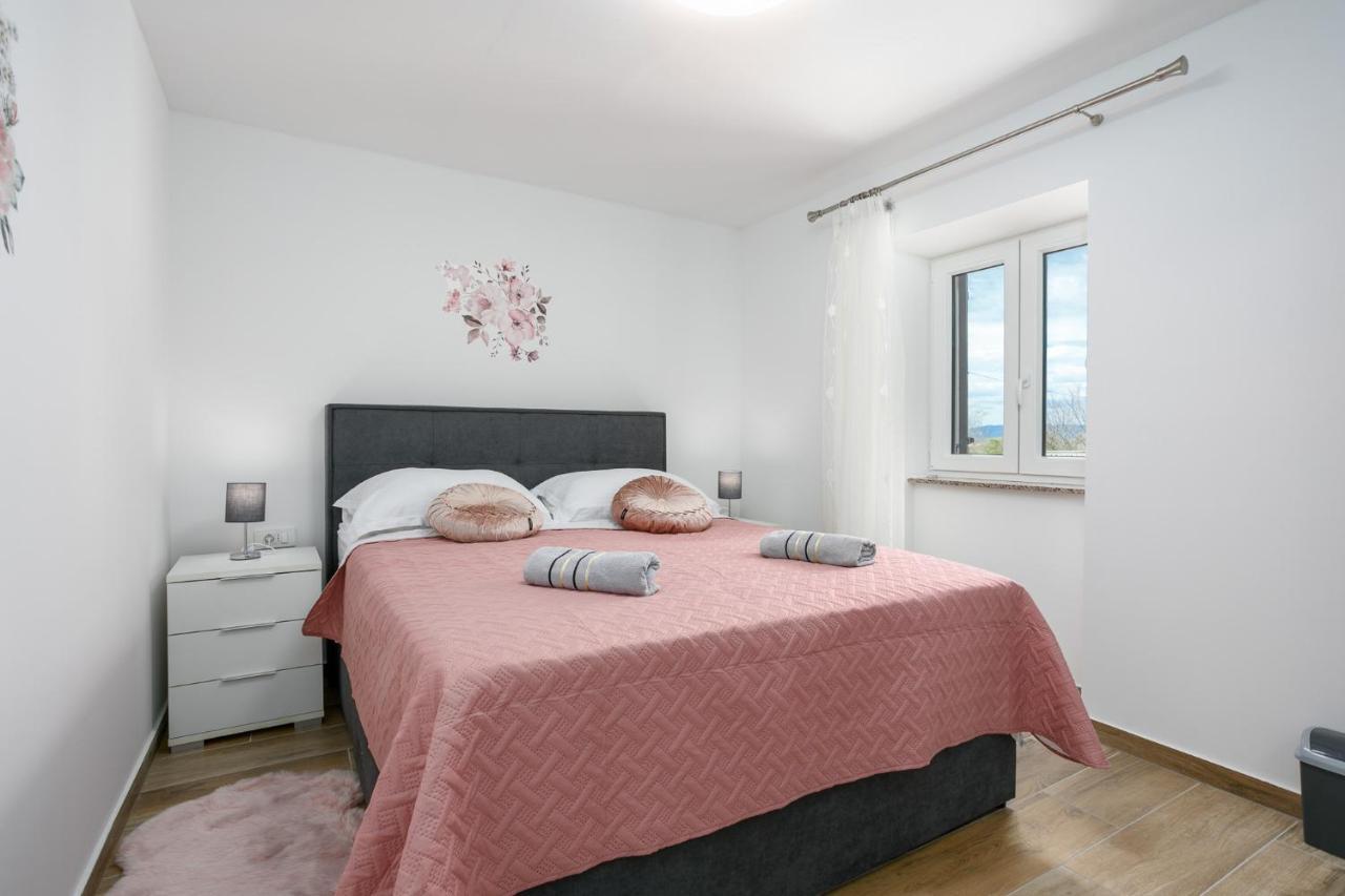 Apartment Ivana Малинска Екстериор снимка