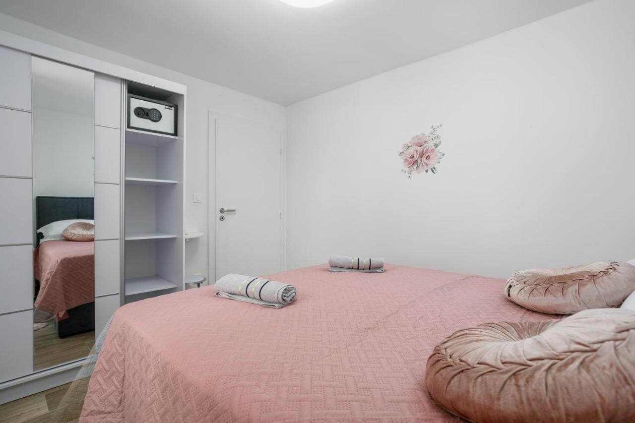 Apartment Ivana Малинска Екстериор снимка