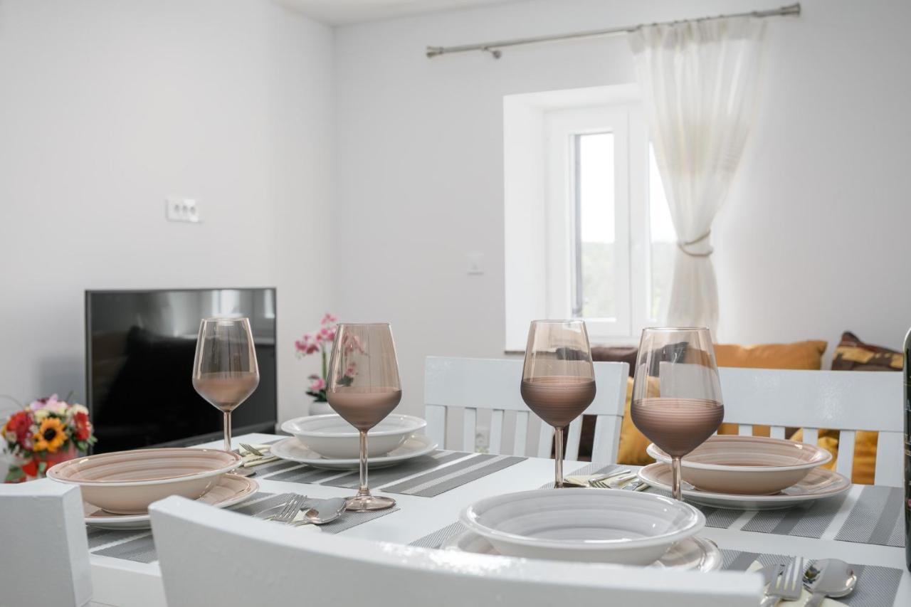 Apartment Ivana Малинска Екстериор снимка