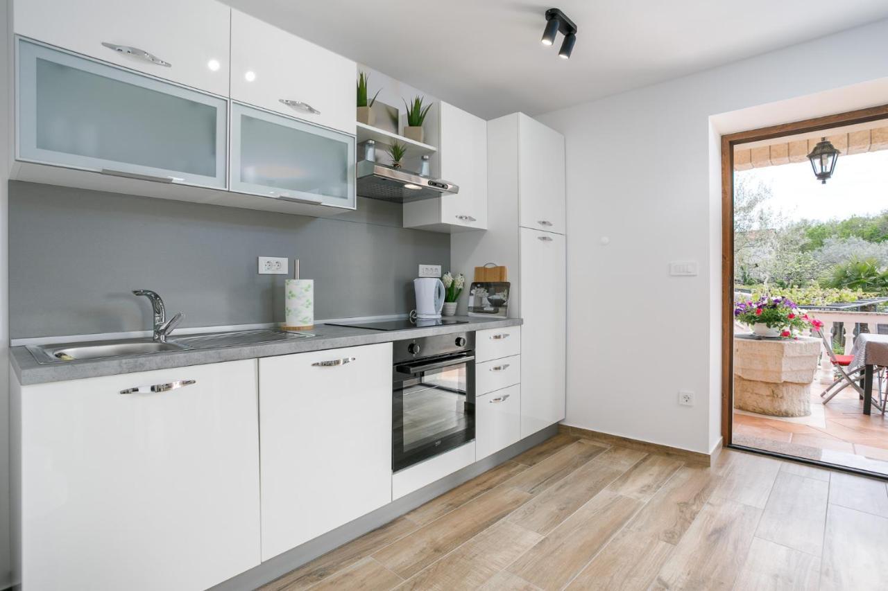 Apartment Ivana Малинска Екстериор снимка