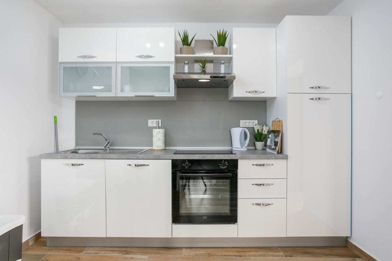 Apartment Ivana Малинска Екстериор снимка