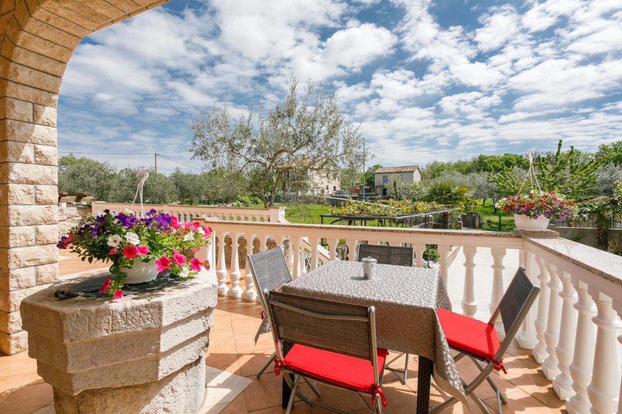 Apartment Ivana Малинска Екстериор снимка