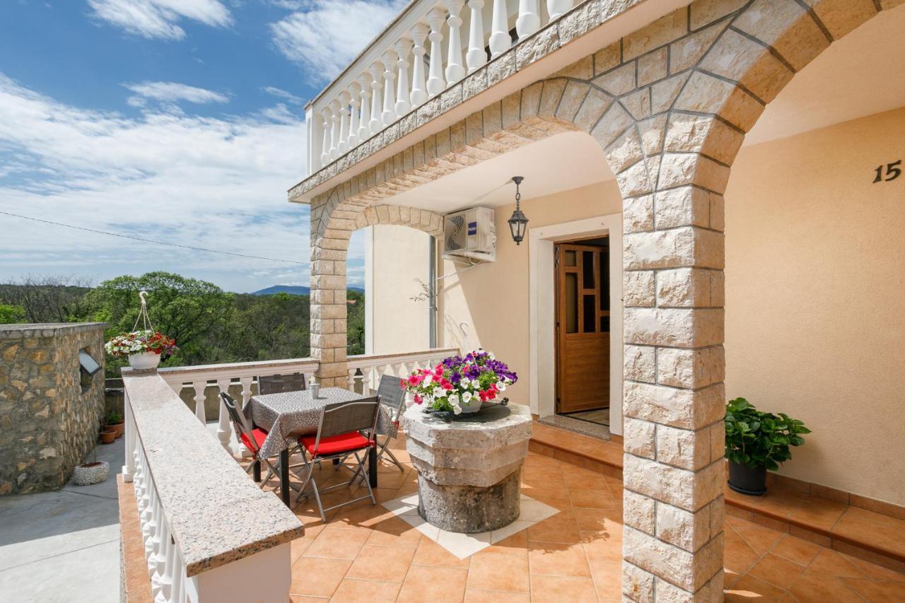Apartment Ivana Малинска Екстериор снимка
